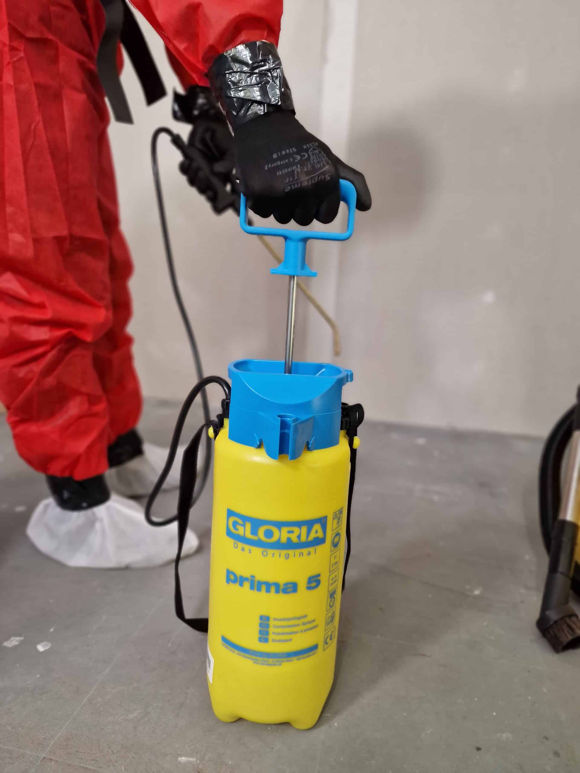 mann som trykksprøyter